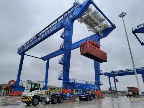 中远海运港口武汉码头正式开启外贸业务