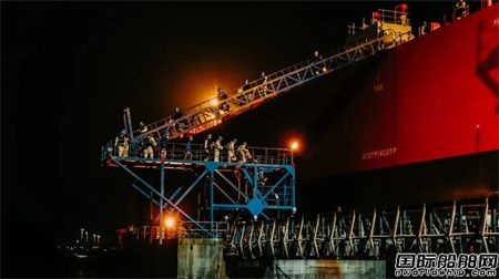 舟山中远海运重工15 4万吨穿梭油轮N786试航凯旋,