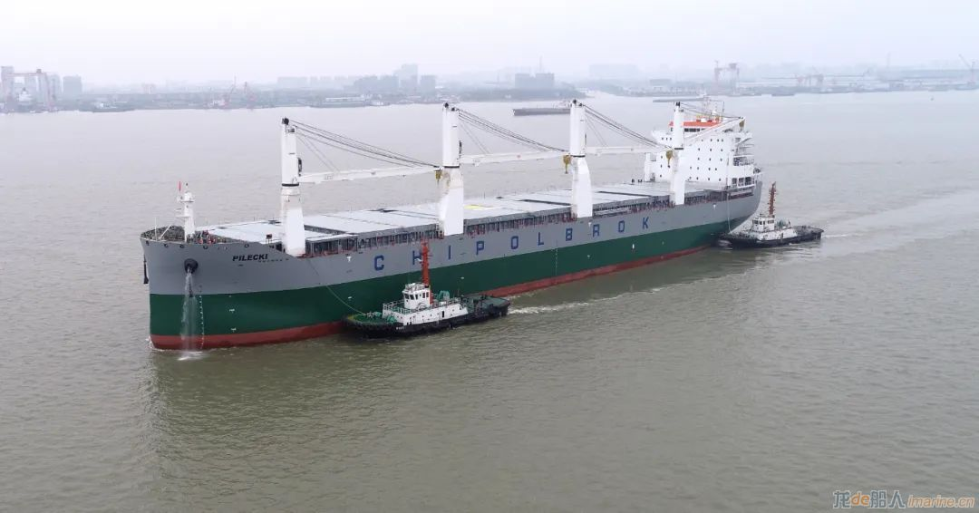 中波公司第三艘62000载重吨多用途重吊新船成功完成试航
