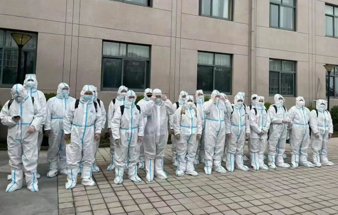 “长江兴旺”轮在舟山港顺利换员