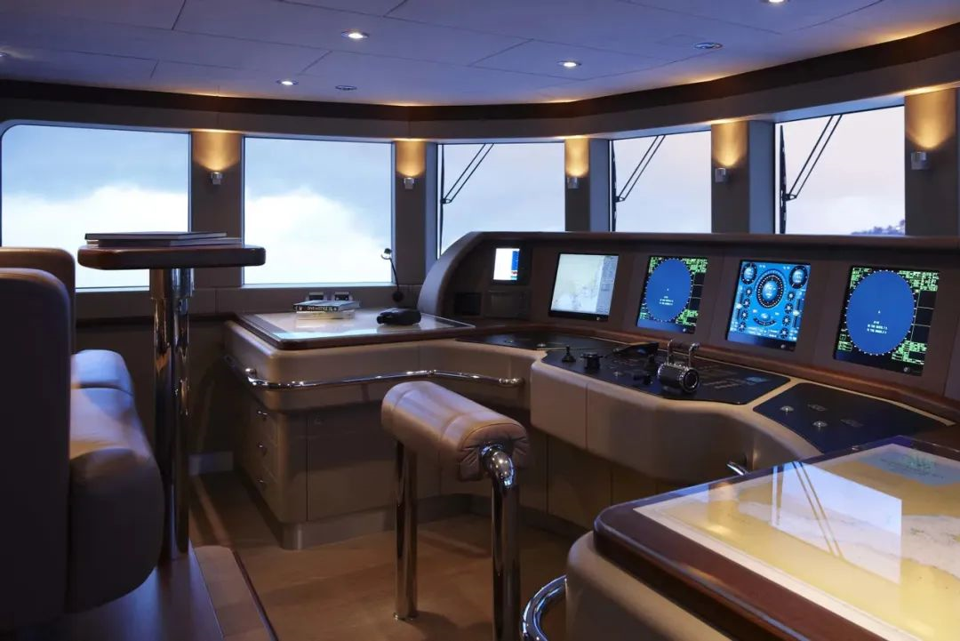 斐帝星FeadshipTV号，一艘“自由感”十足的超级游艇