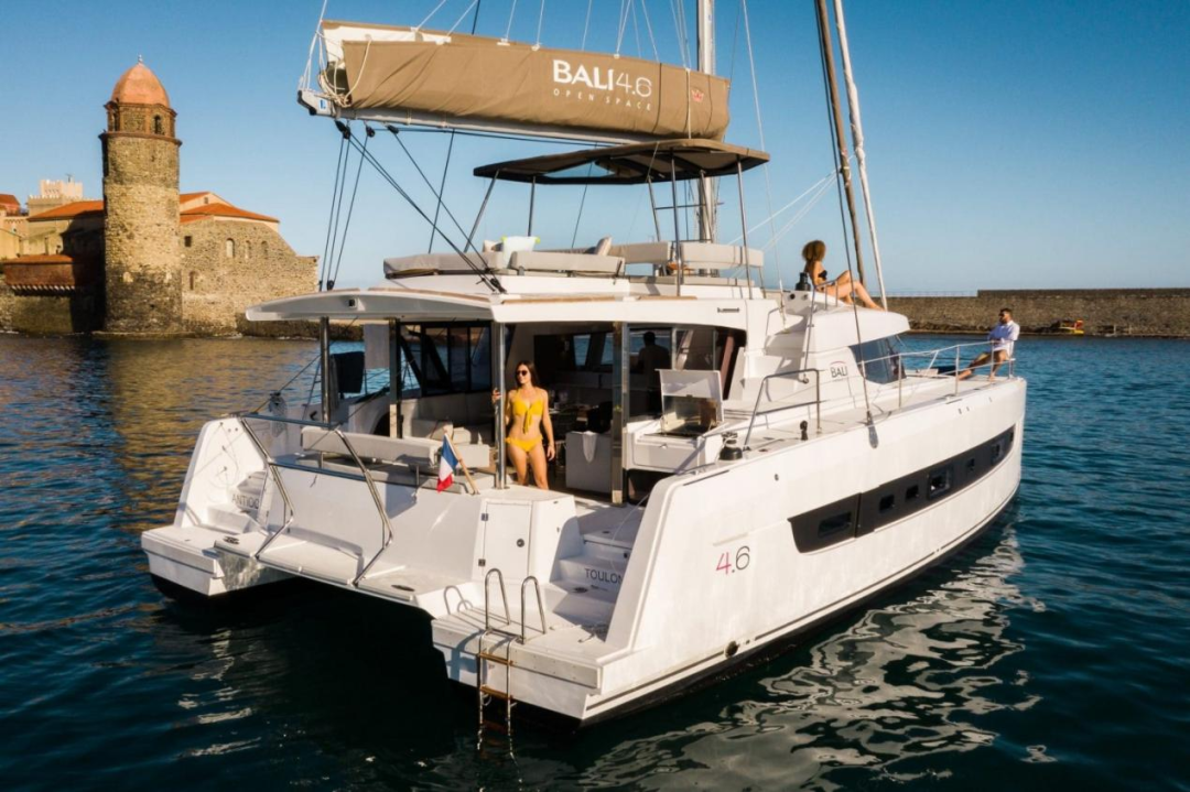领略不凡开放式空间，法国BALI 4.6双体帆船！