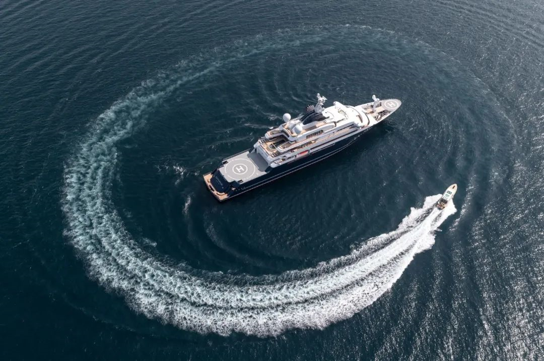 126米巨型游艇章鱼号，如何成为超级探险游艇界的传奇？