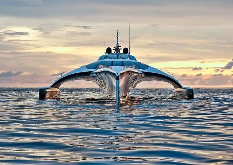 三体超级游艇Adastra号建造商，重磅签约中国经销商！