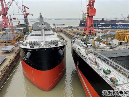 南通中远海运川崎为江苏远洋建造首制64000吨散货船下水,