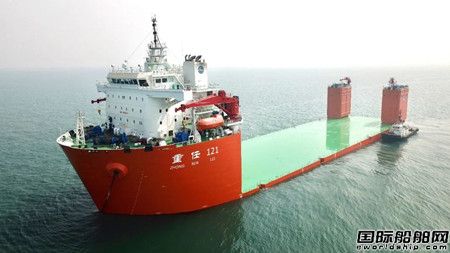 大连中远海运重工两艘12000吨打捞工程船同日完成关键节点