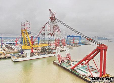  启东中远海运海工N966项目桩腿吊装全部完成,