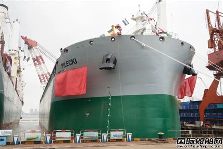  中波公司62000吨多用途重吊船“皮莱茨基”轮云命名,