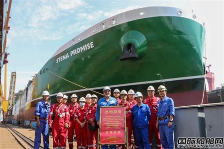 广船国际3艘油轮同日顺利实现出坞,