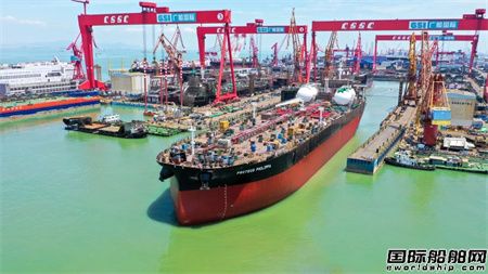 广船国际3艘油轮同日顺利实现出坞,