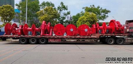 武汉船机承制两艘81000吨散货船锚绞机发运出厂