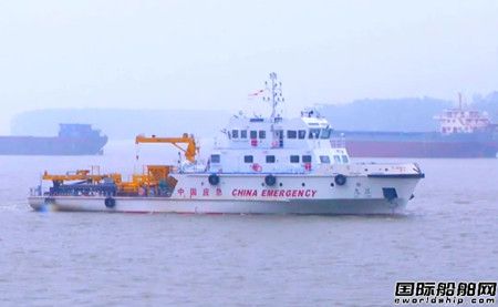  同方江新建造我国首艘大型水上应急救援工程船试航,