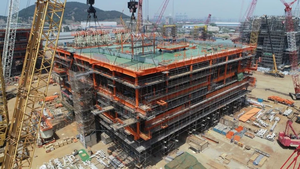 渤海油田最重平台组块在海油工程青岛场地完成主体结构封顶