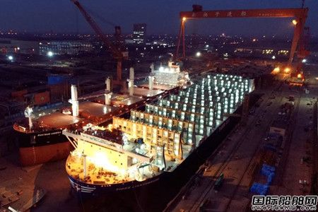  扬子江船业交付老虎燃气第三艘700箱级罐箱甲板船,