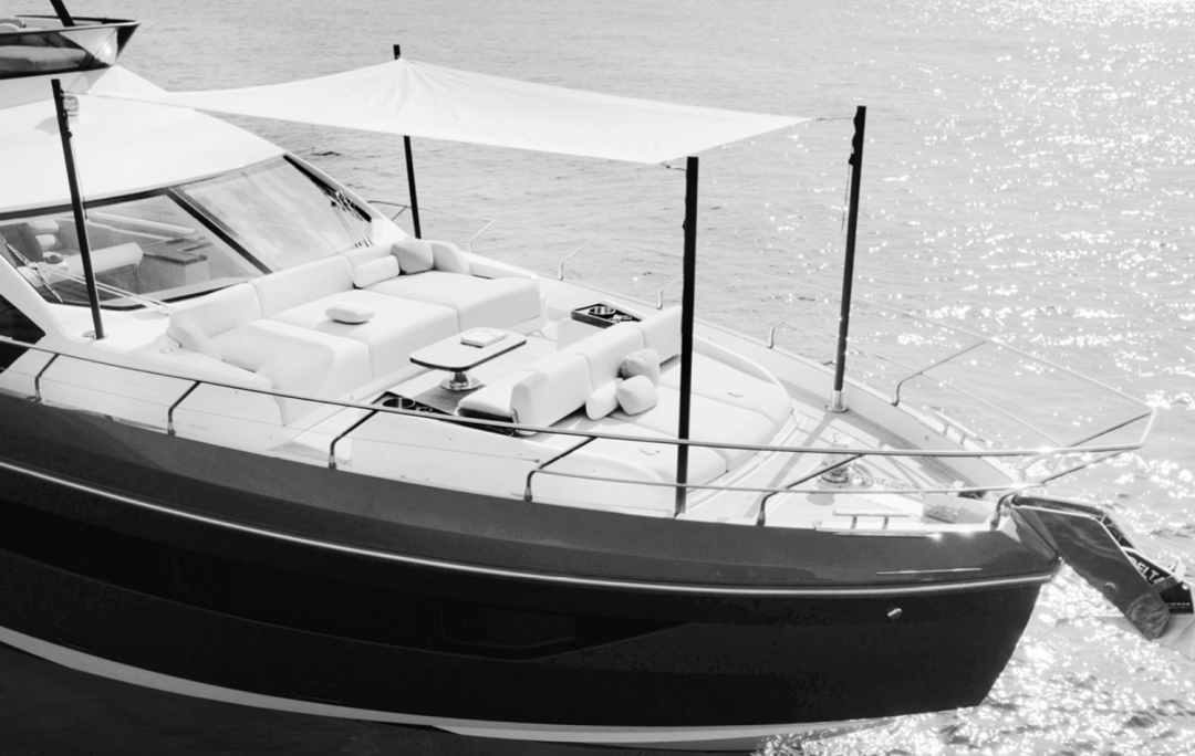 阿兹慕68：汇集顶尖技术的豪华游艇
