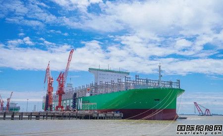  沪东中华建造全球最大24000TEU集装箱船开启海试,