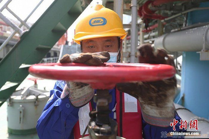 上海：疫情期间全力保障国际航运船舶燃油供应