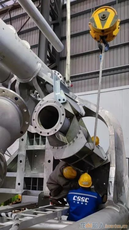 沪东中华造船泵塔合拢管卧式预装首次成功