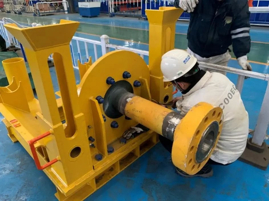 哈工程成功研制深海水平式卡箍连接器