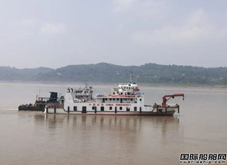  “中国应急重庆号”大型水上工程应急抢险救援船下水,