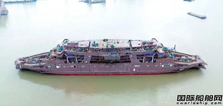 广船国际同日三艘大“龙舟”出坞,