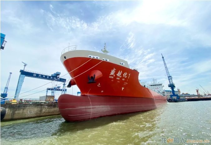 扬州金陵7450吨不锈钢化学品船首制船顺利交付