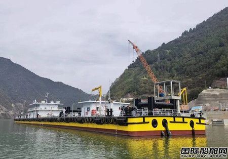 宜昌达门交付三峡库区首艘LNG加注趸船