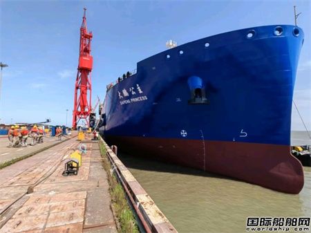  沪东中华建造深圳燃气第一艘8万方LNG船出坞下水,