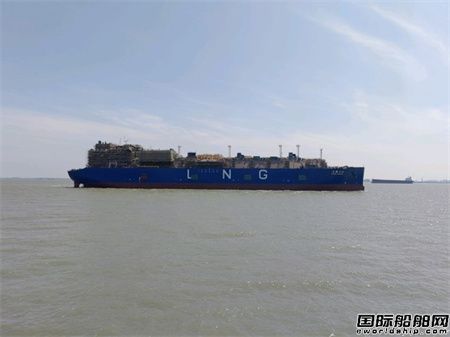  沪东中华建造深圳燃气第一艘8万方LNG船出坞下水,