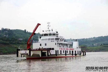 中江船业交付一艘大型水上工程抢险救援船
