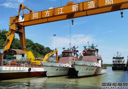 同方江新两艘海事巡逻船同日下水,