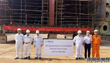  扬州金陵两型化学品船同日完成进坞大节点,