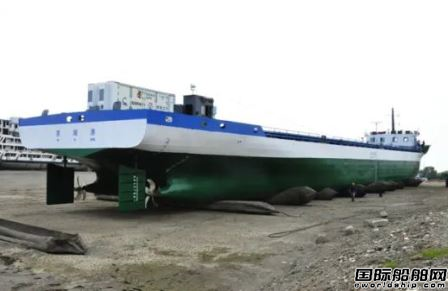  国内首艘3000吨级内河纯电集装箱船下水,