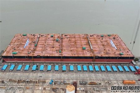 航通公司建造全球最大宽扁浅吃水型半潜驳完成重要节点,