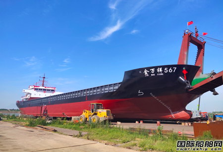  安徽中兴造船一艘1500吨甲板运输船顺利下水,