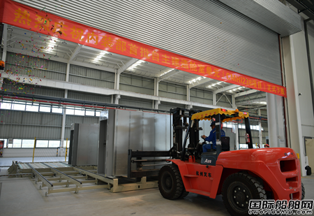 招商工业海门基地首批自主建造舱室单元顺利交付,