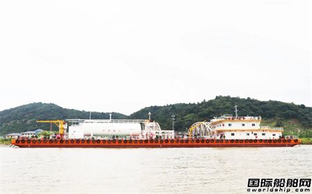 同方江新交付“赣浔交航005”号油气混合加注趸船