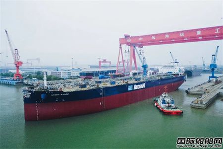扬州中远海运重工一艘114000吨原油轮顺利出坞