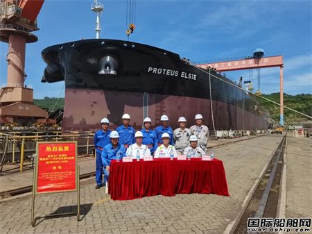 厦船重工两天完成两艘12万吨油船半船进出坞大节点,