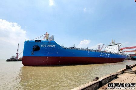  新扬子造船交付海丰国际两艘1800TEU集装箱船,