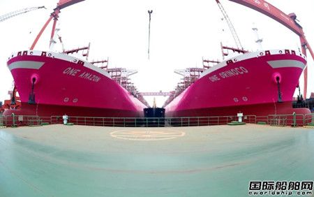 扬子鑫福为SEASPAN建造两艘11800TEU集装箱船同日命名