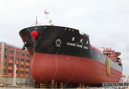  武船为招商南油建造24000吨原油船2号船下水,