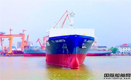  黄埔文冲为德翔海运建造第4艘1900TEU箱船完成试航,