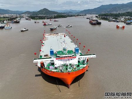 恒生船舶重工建造国内最大165米大件运输船下水
