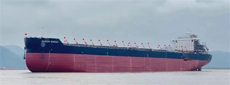  宏信船舶建造台州最大82000吨散货船下水,