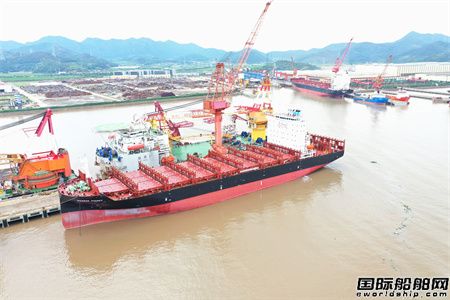 提前76天!长宏国际交付首制2500TEU集装箱船,
