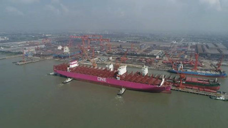 长江干线今年最大新造集装箱船试航