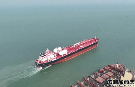  广船国际建造第3艘11万吨LNG双燃料油船交付启航,