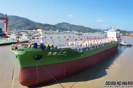  皓友造船建造2606TEU集装箱船“茂港广州”轮顺利下水,