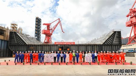 沪东中华两艘船在长兴造船2号坞同日进坞,
